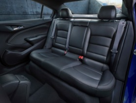 The 2016 Cruze offers more rear legroom (36.1 inches / 917 mm) and two inches (51 mm) more rear knee room and more spaciousness.